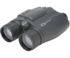 Binocolo notturno con l'illuminatore infrared